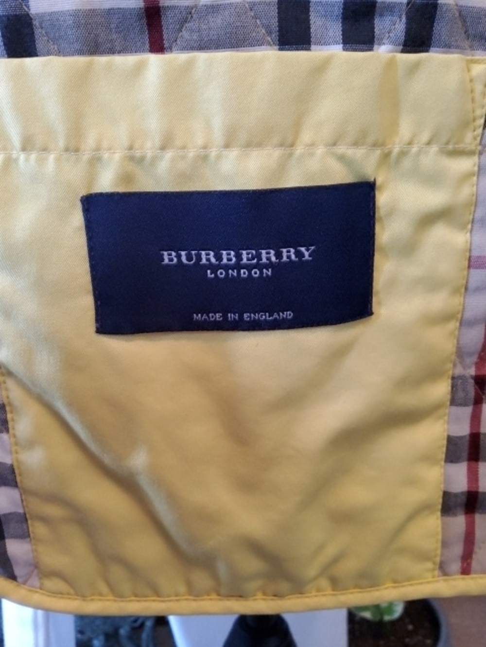 "Authentic" Burberry Quilted Jacket, "Womens" Size Large. - Picture 4 of 9